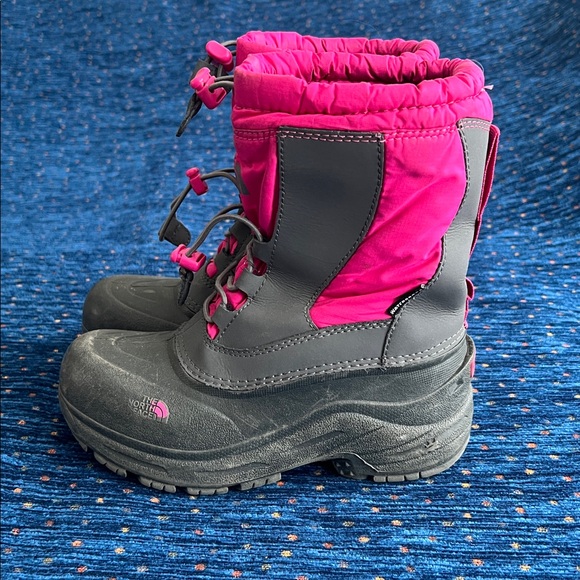 The North Face girls size 2 Alpenglow winter boots Fuchsia and Charcoal - Picture 4 of 10